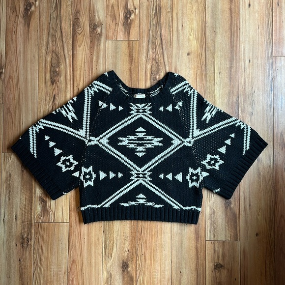 Cropped Sweater with B&W knit print - Picture 1 of 5